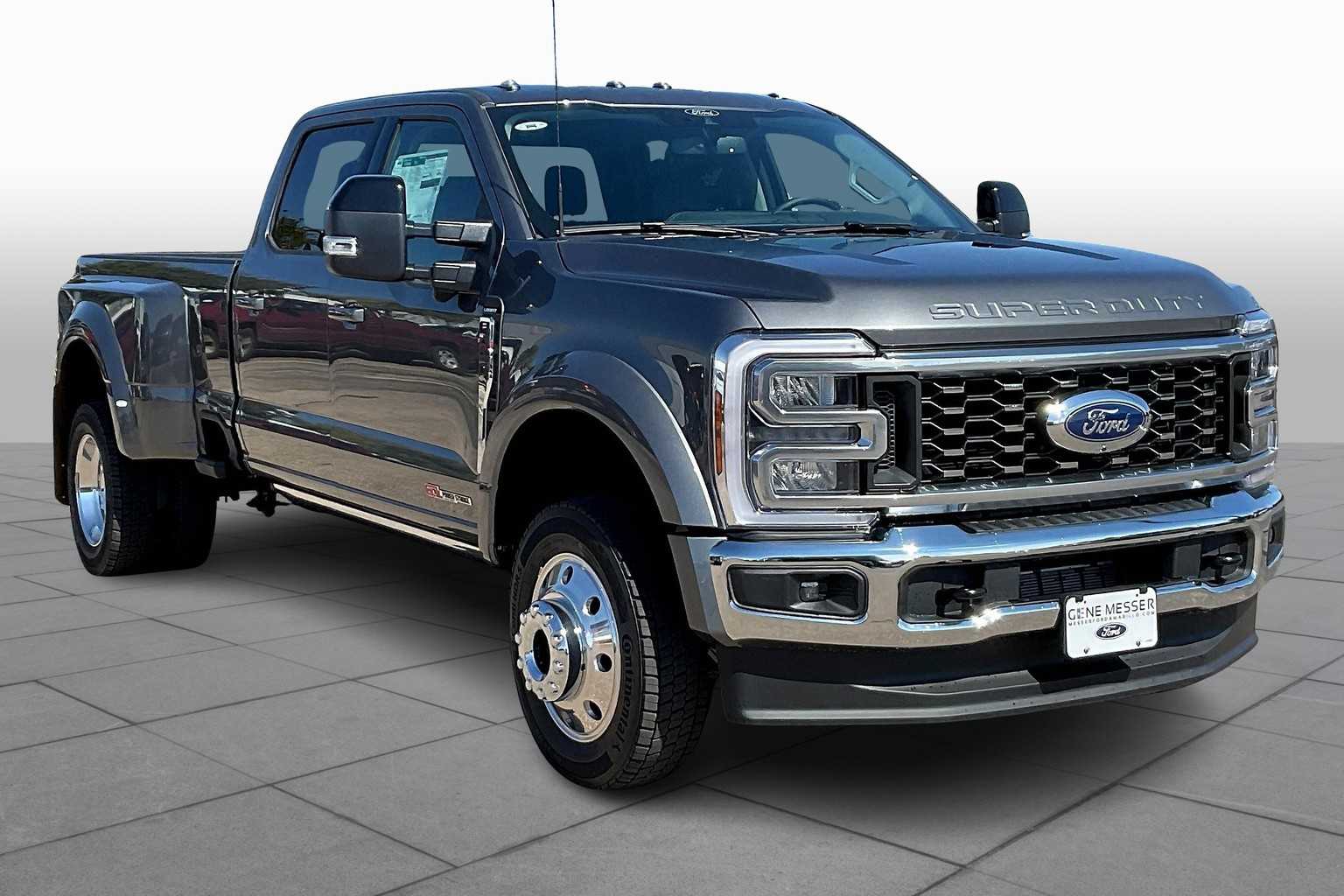 2026 Ford F-450 Lariat photo 2