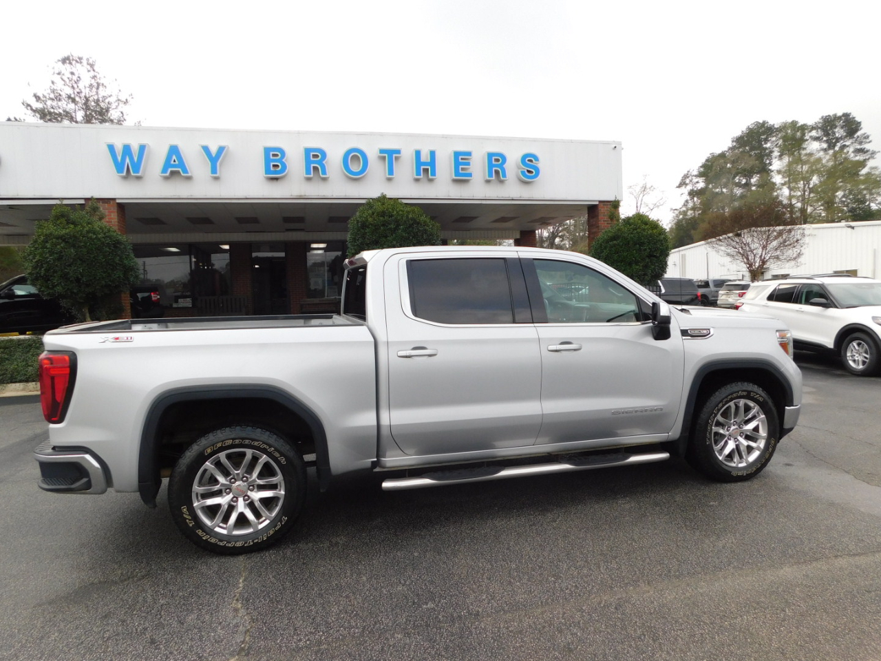 2021 GMC Sierra 1500 SLE's photo