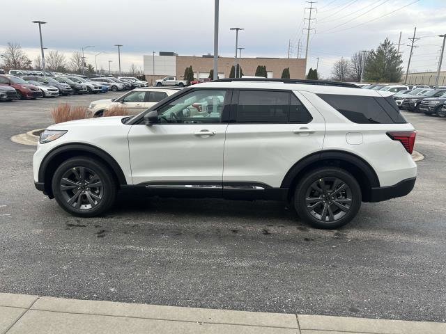 2025 Ford Explorer photo 2