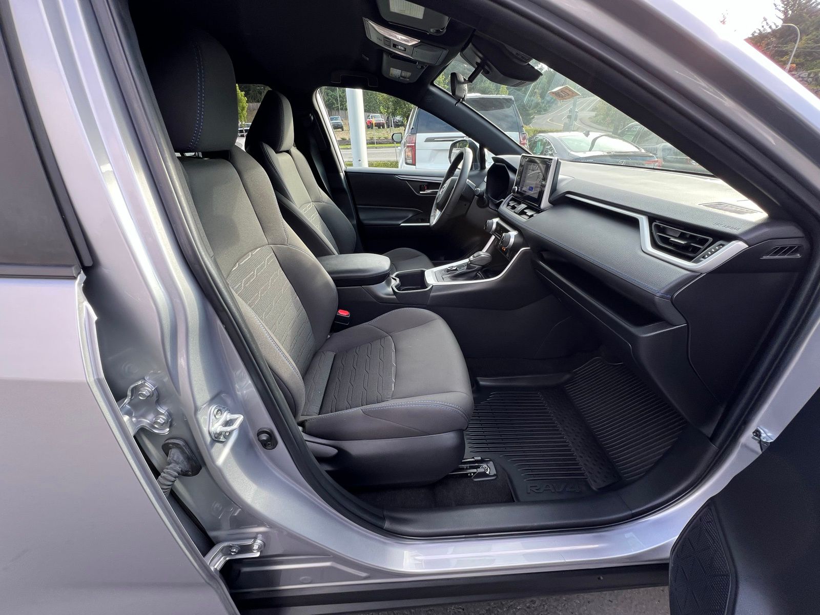 2023 Toyota RAV4 Hybrid SE photo 16