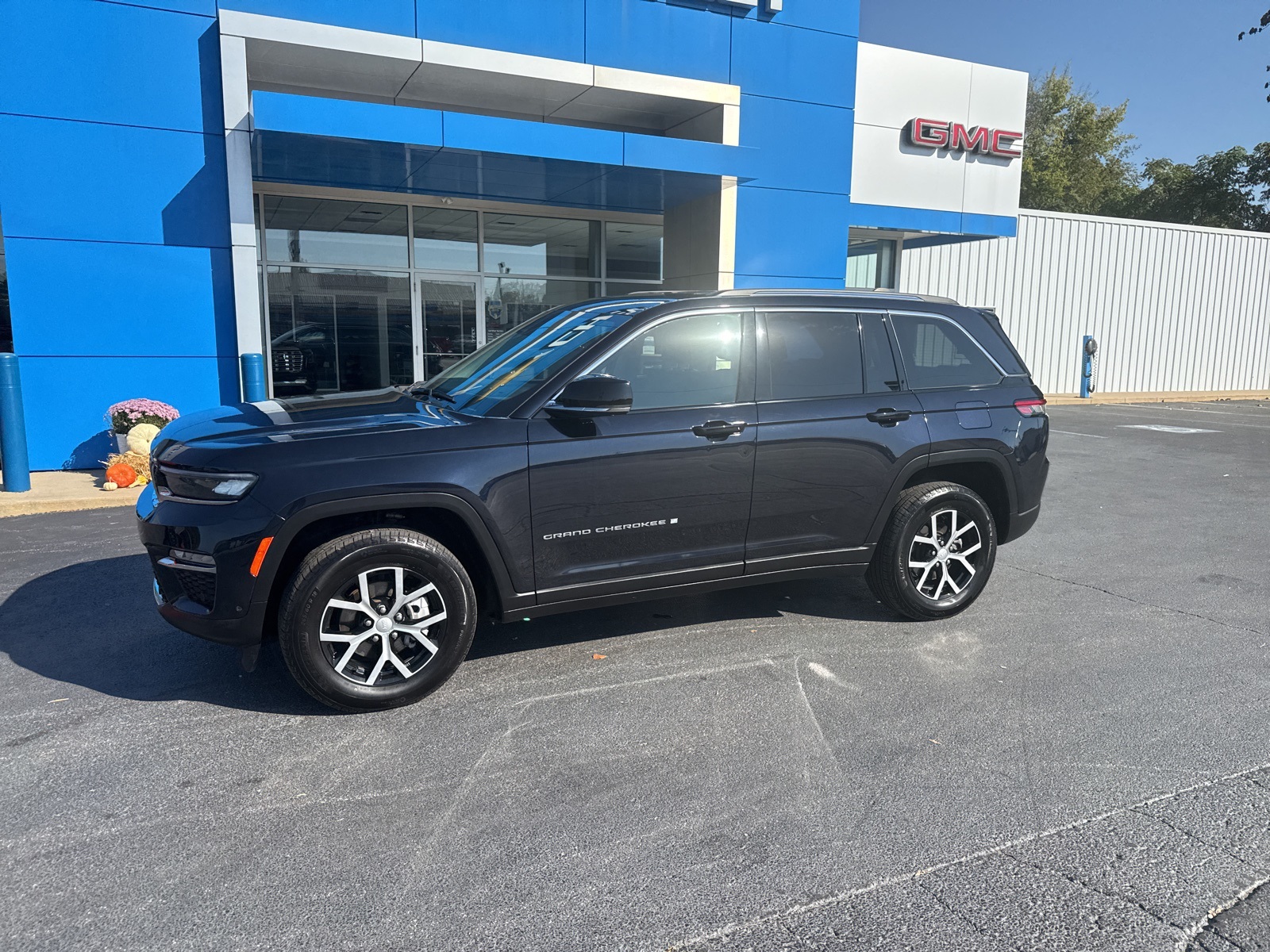 2023 Jeep Grand Cherokee Limited photo 2