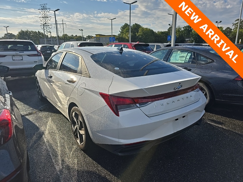 2023 Hyundai Elantra SEL Convenience photo 3