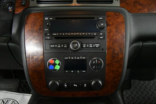 2012 Chevrolet Suburban 1500 LT photo 3
