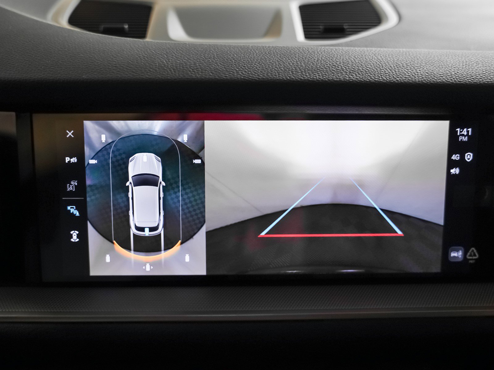 2025 Porsche Cayenne photo 21