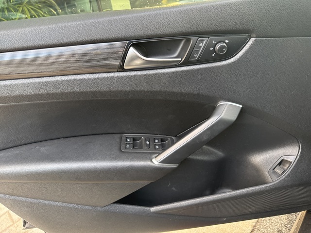 2021 Volkswagen Passat 2.0T R-Line photo 13