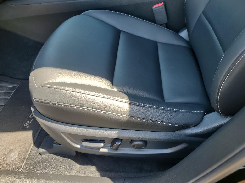 2021 Infiniti QX50 Luxe photo 3