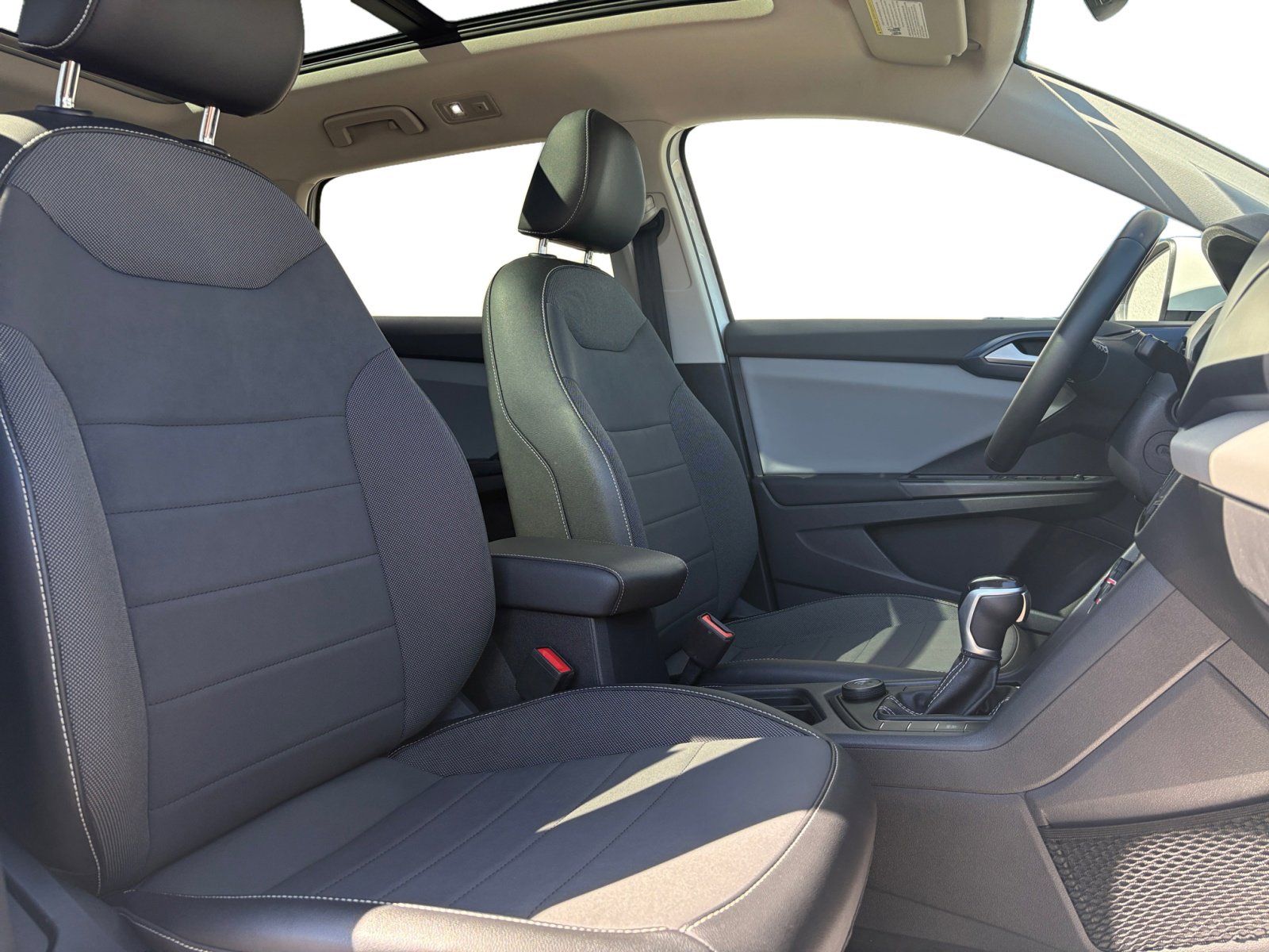 2022 Volkswagen Taos SE photo 27