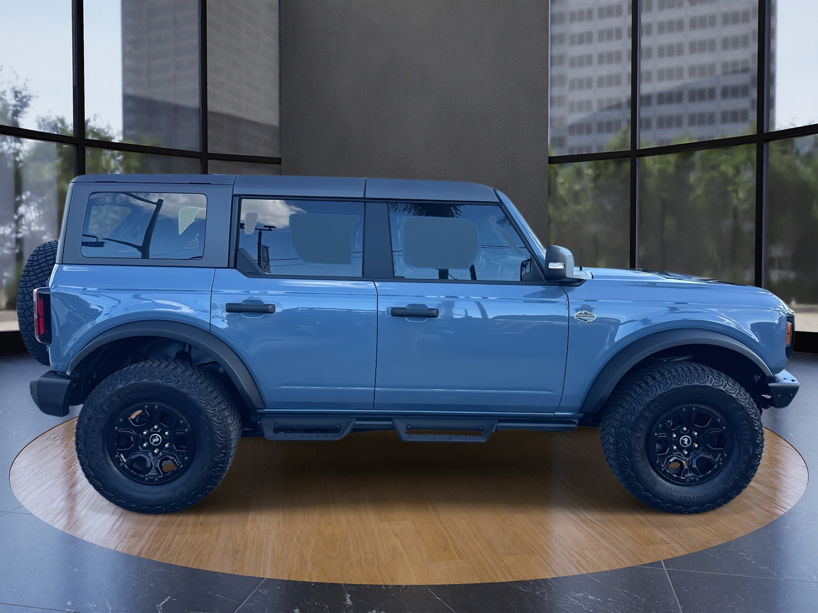 2024 Ford Bronco Wildtrak photo 2