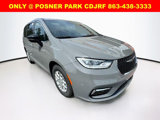 2025 Chrysler Pacifica photo 3
