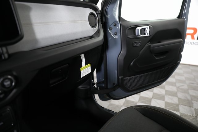 2025 Jeep Gladiator photo 14