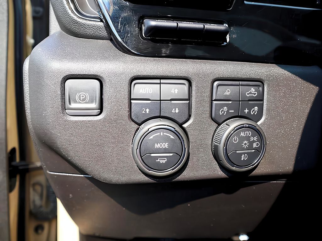 2022 Chevrolet Silverado 1500 ZR2 photo 9