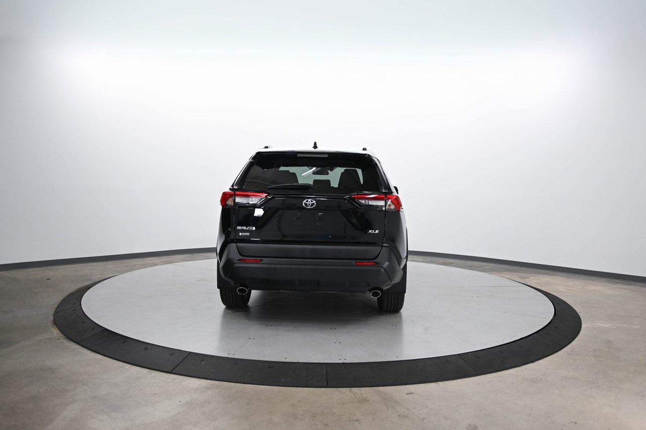 2023 Toyota RAV4 XLE Premium photo 2
