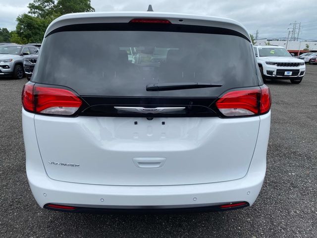 2025 Chrysler Voyager LX photo 3