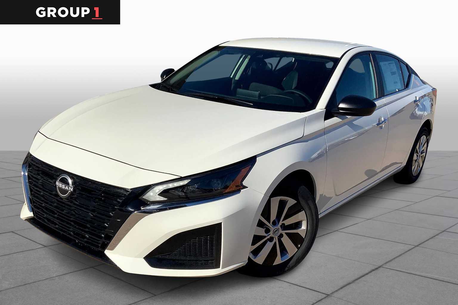 2025 Nissan Altima SR photo 2