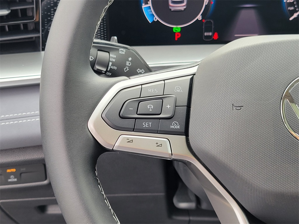 2025 Volkswagen Tiguan SE photo 10