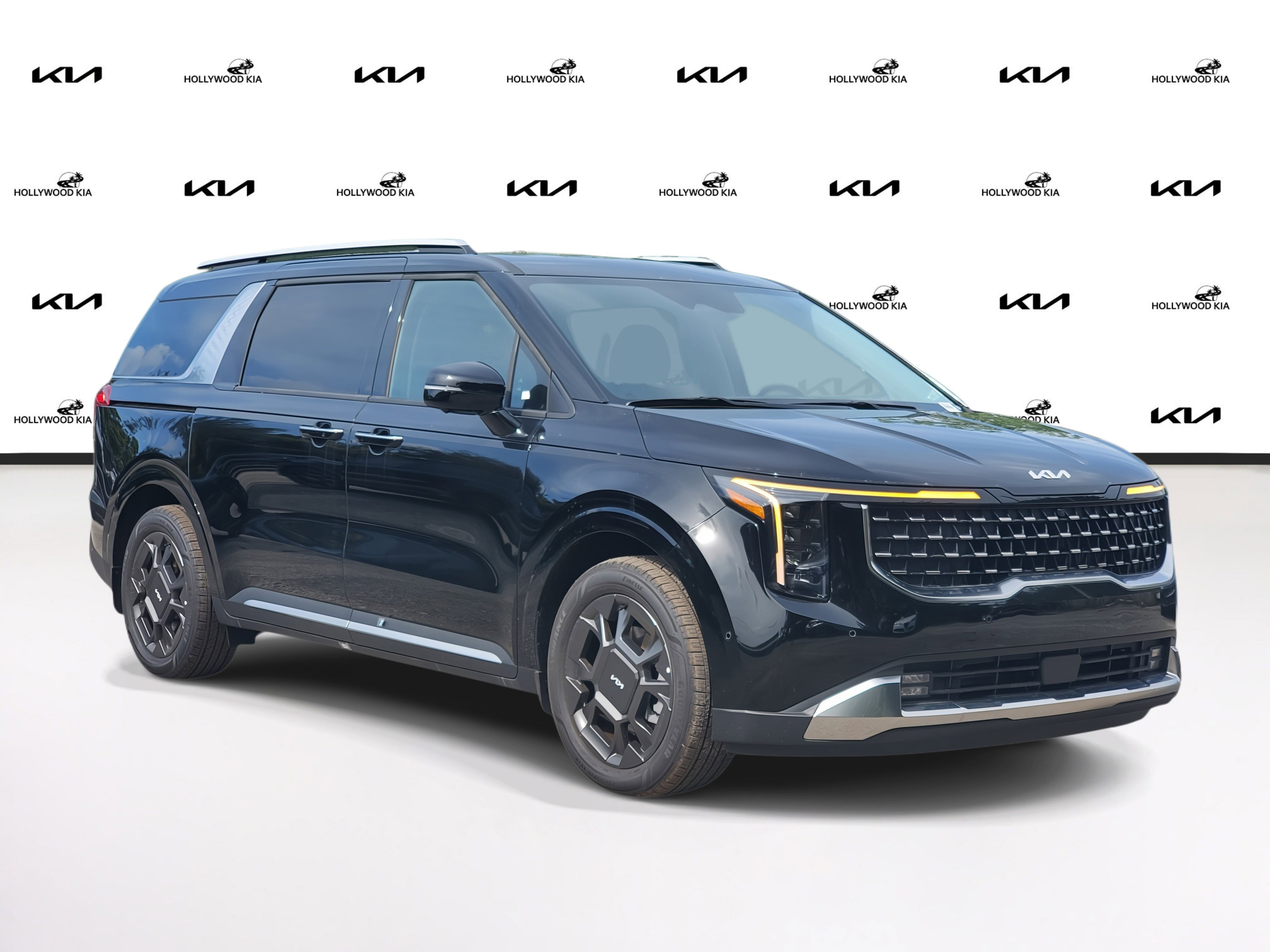 2025 Kia Carnival SX photo 2