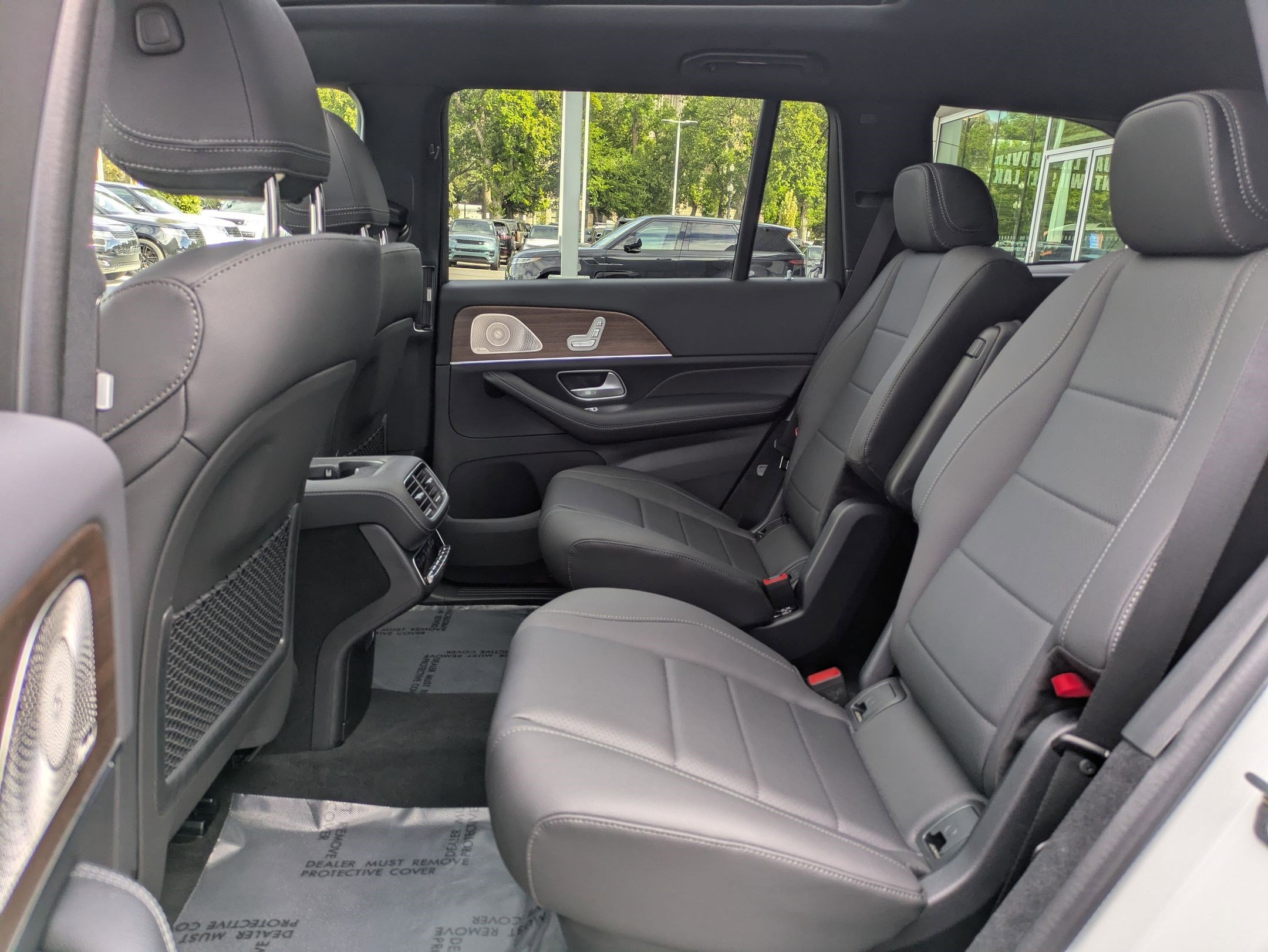2025 Mercedes Benz GLS 450 4MATIC photo 15