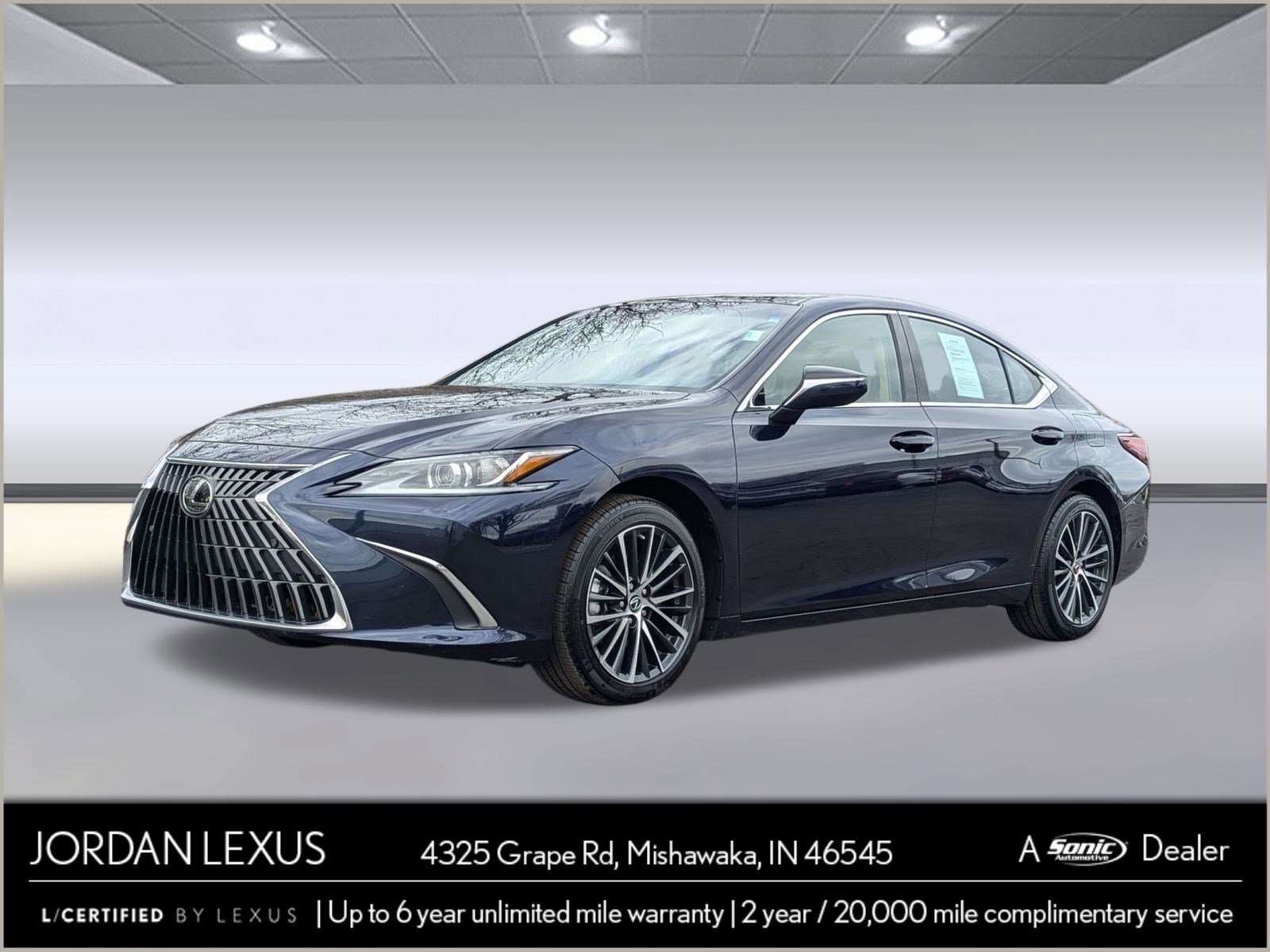 2024 Lexus ES 250's photo
