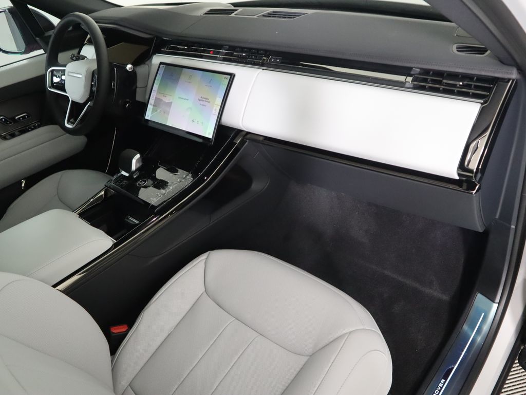 2025 Land Rover Range Rover Sport SE photo 16