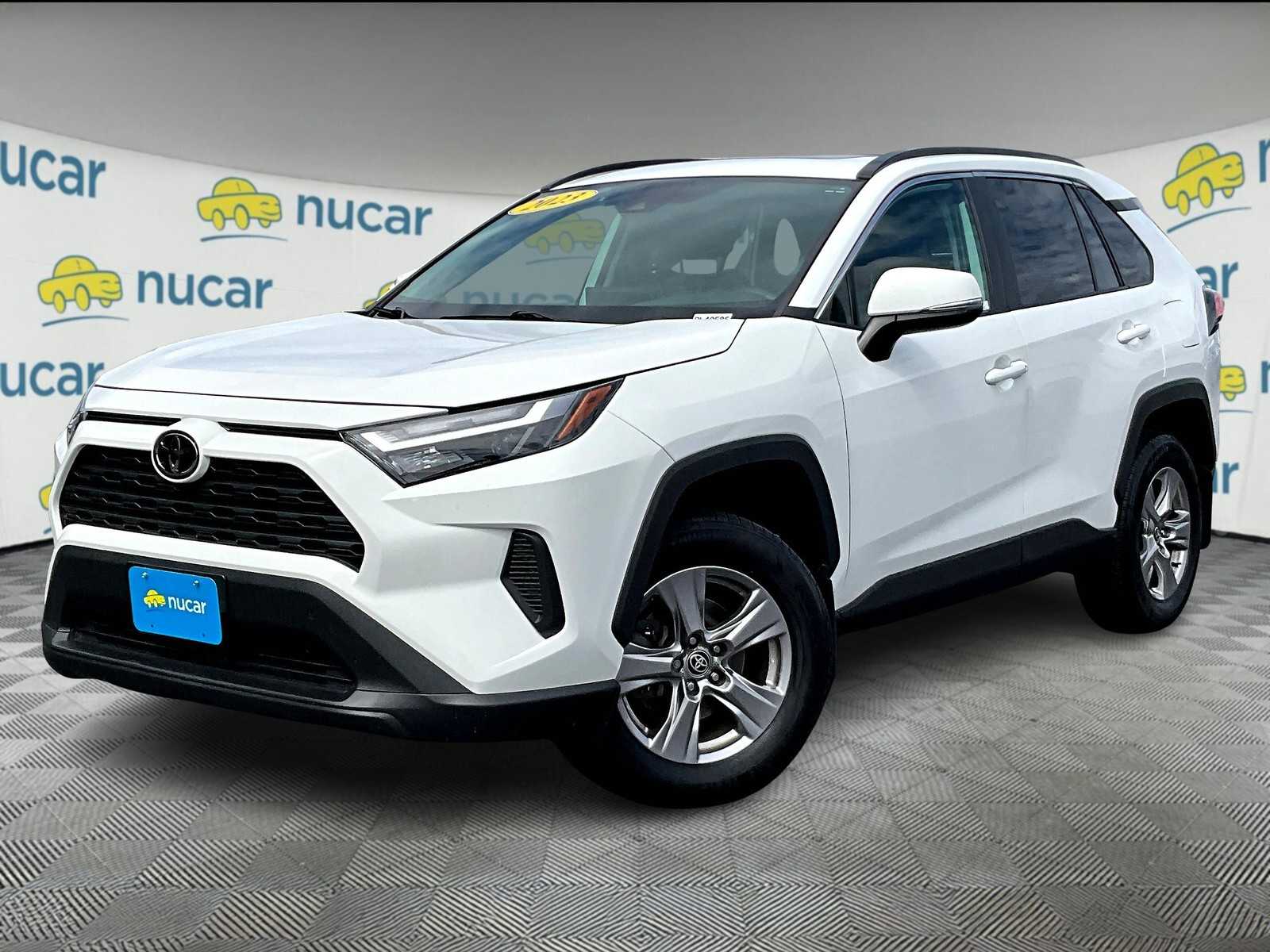 2023 Toyota RAV4 XLE photo 3