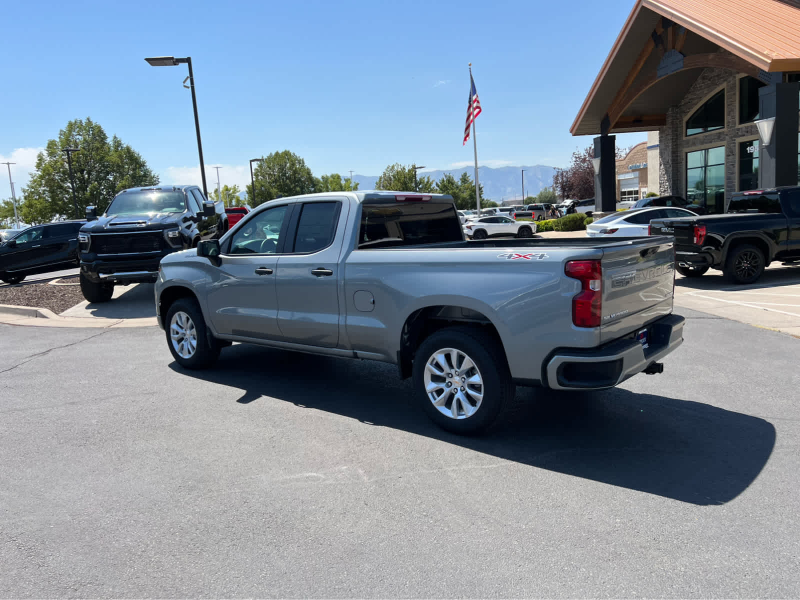 2026 Chevrolet Silverado 1500 Custom photo 3
