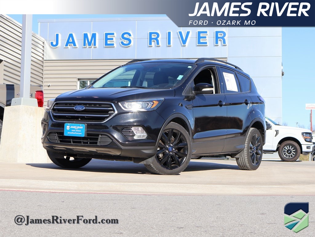 2017 Ford Escape Titanium's photo