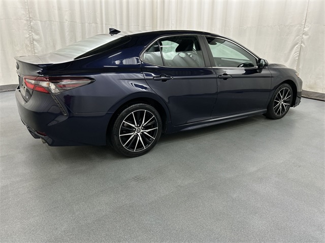 2022 Toyota Camry SE photo 4
