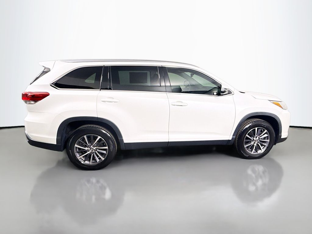 2019 Toyota Highlander XLE photo 3
