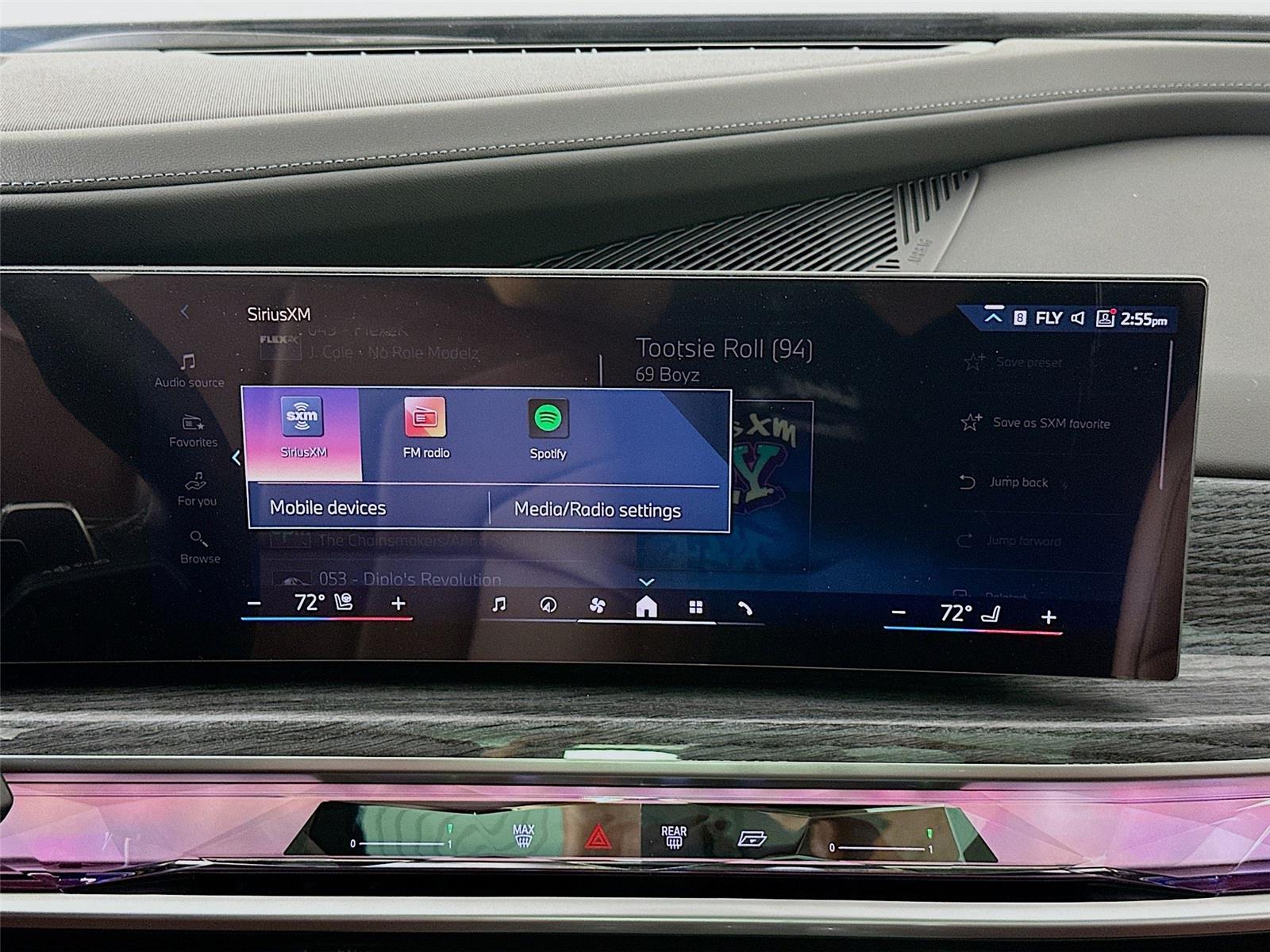 2026 Bmw 750e photo 13