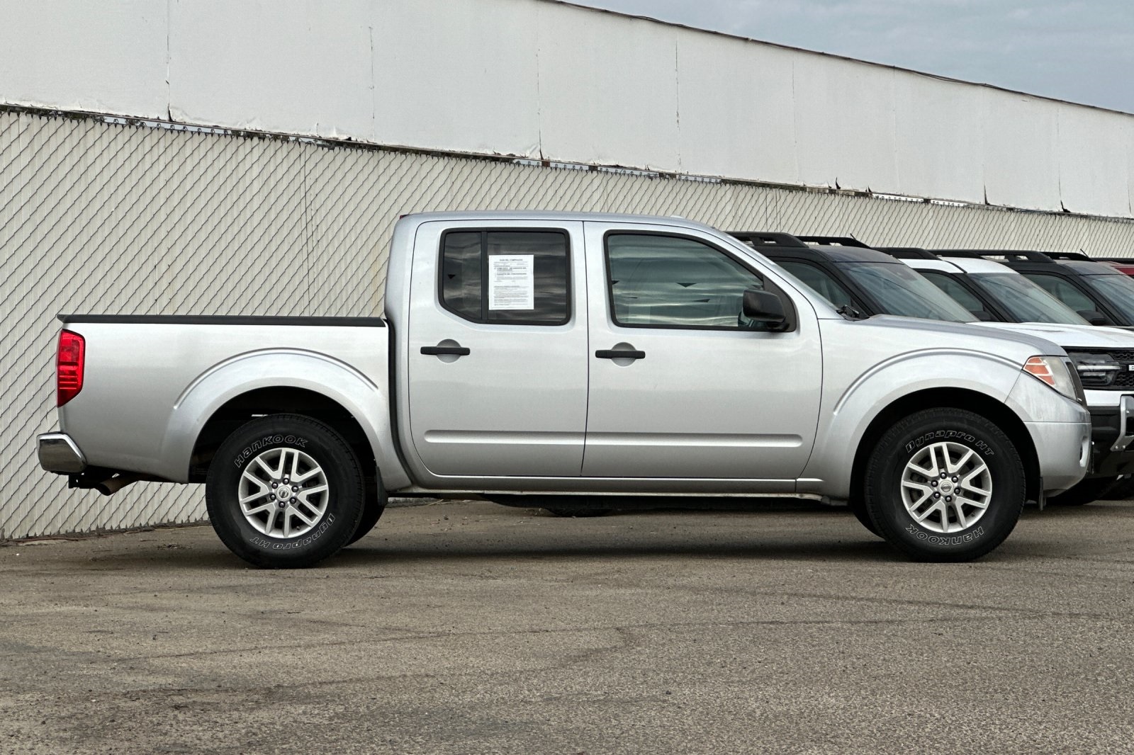 2017 Nissan Frontier SV photo 3
