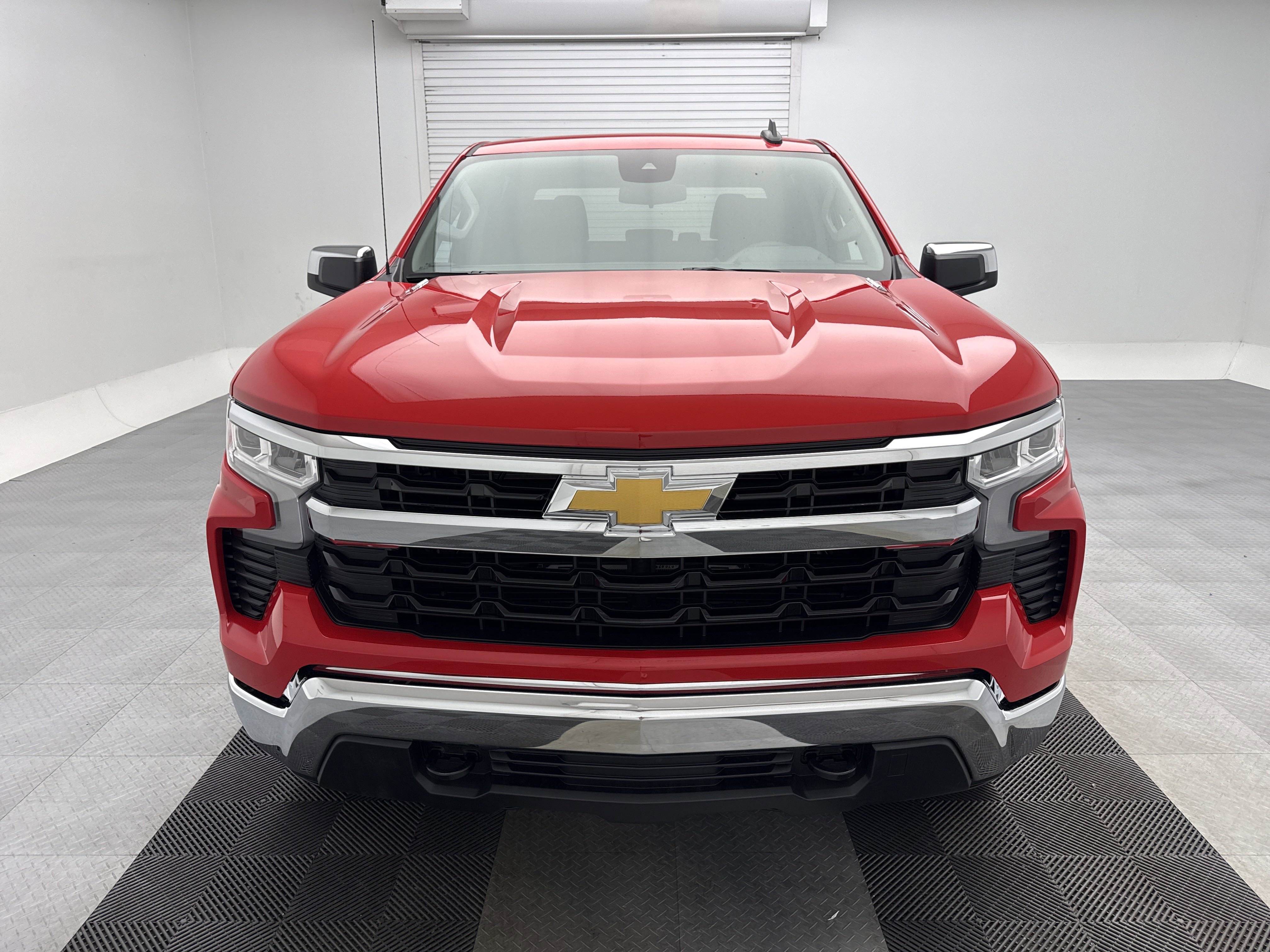 2025 Chevrolet Silverado 1500 LT photo 2