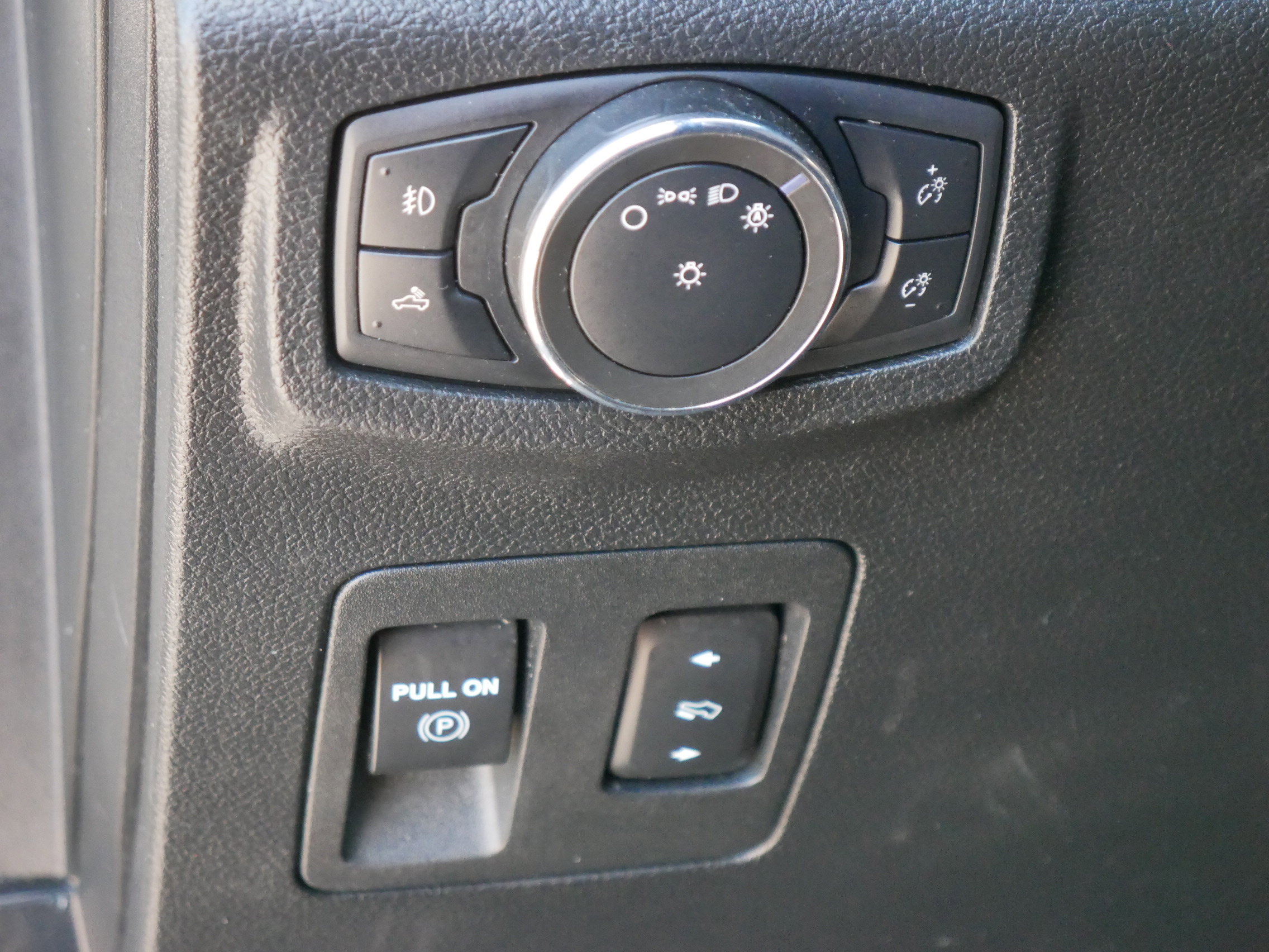 2020 Ford F-150 XLT photo 4