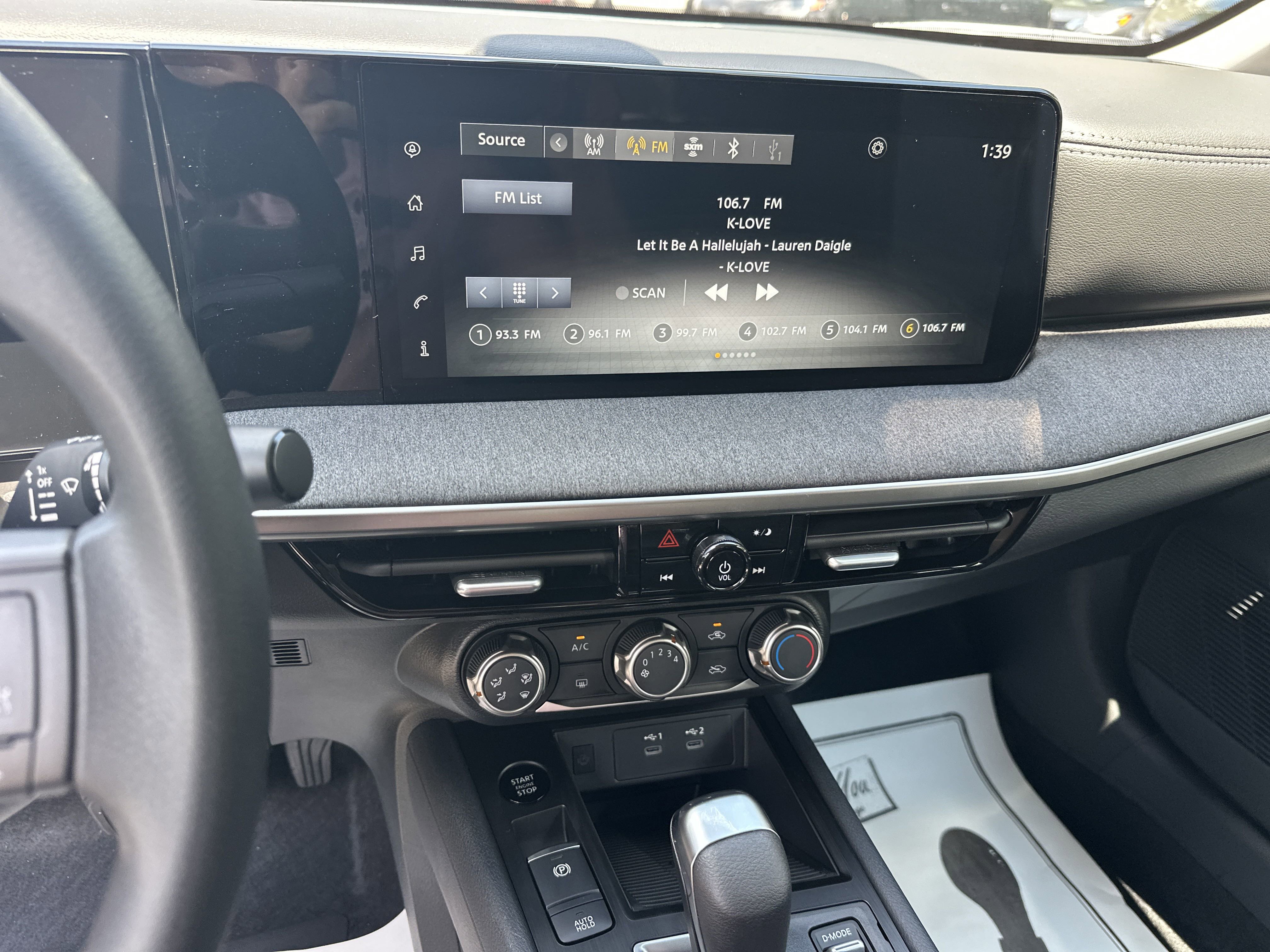 2025 Nissan Kicks SV photo 10