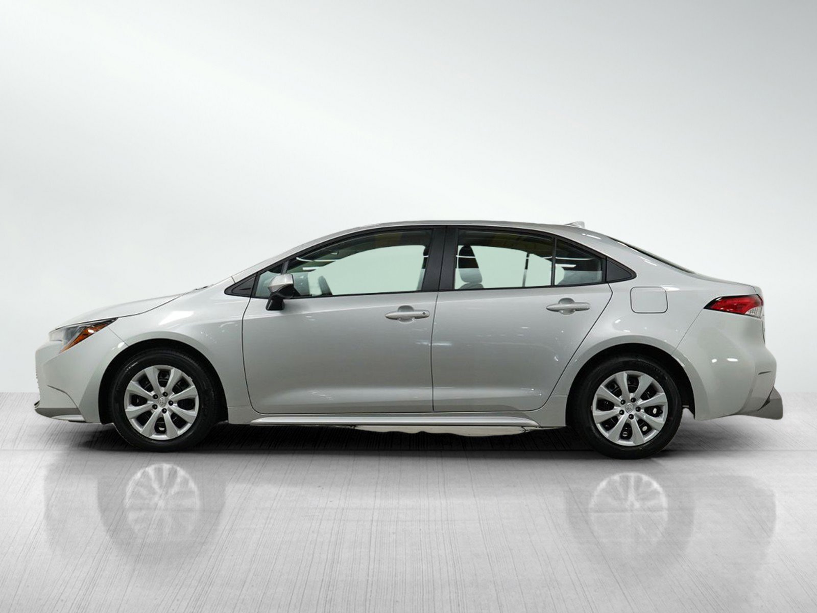 Used 2024 Toyota Corolla LE with VIN 5YFB4MDE3RP158054 for sale in Bloomington, Minnesota