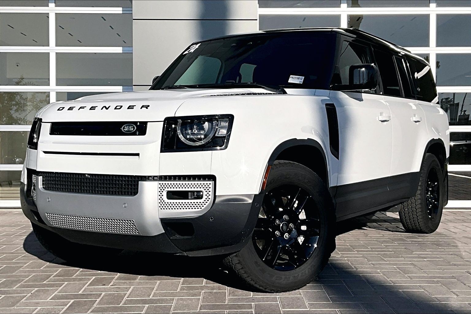 2024 Land Rover Defender S's photo