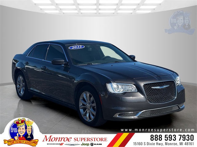2022 Chrysler 300 Touring's photo