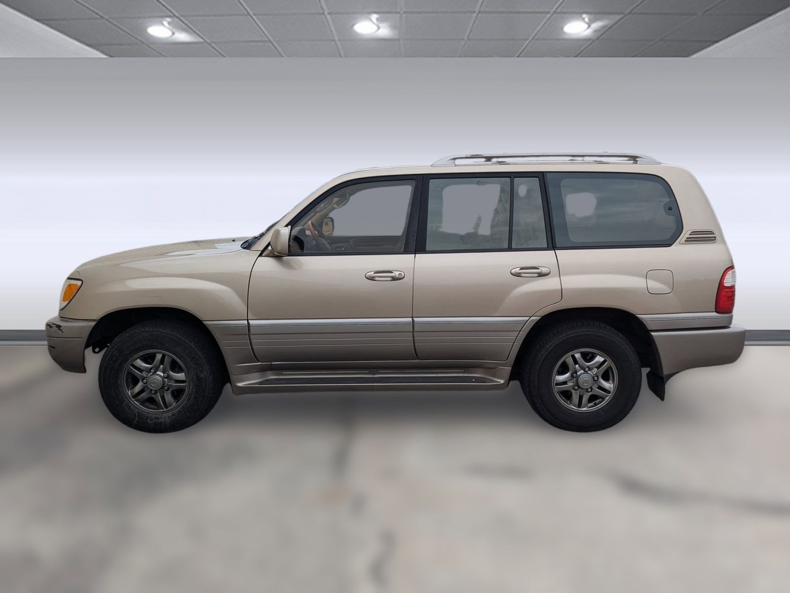 2002 Lexus LX 470 photo 2