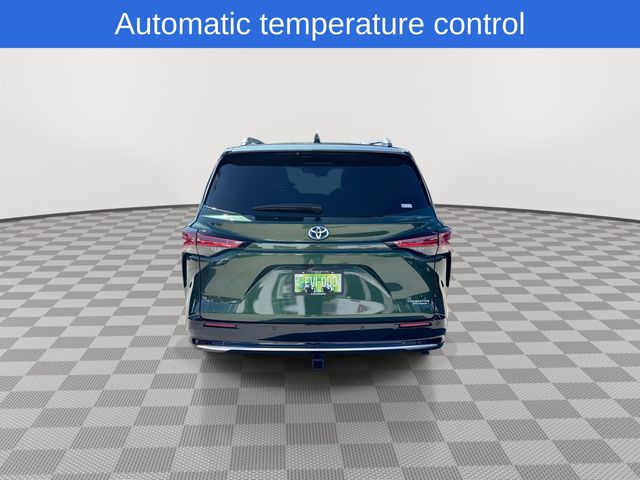 2025 Toyota Sienna Platinum photo 7