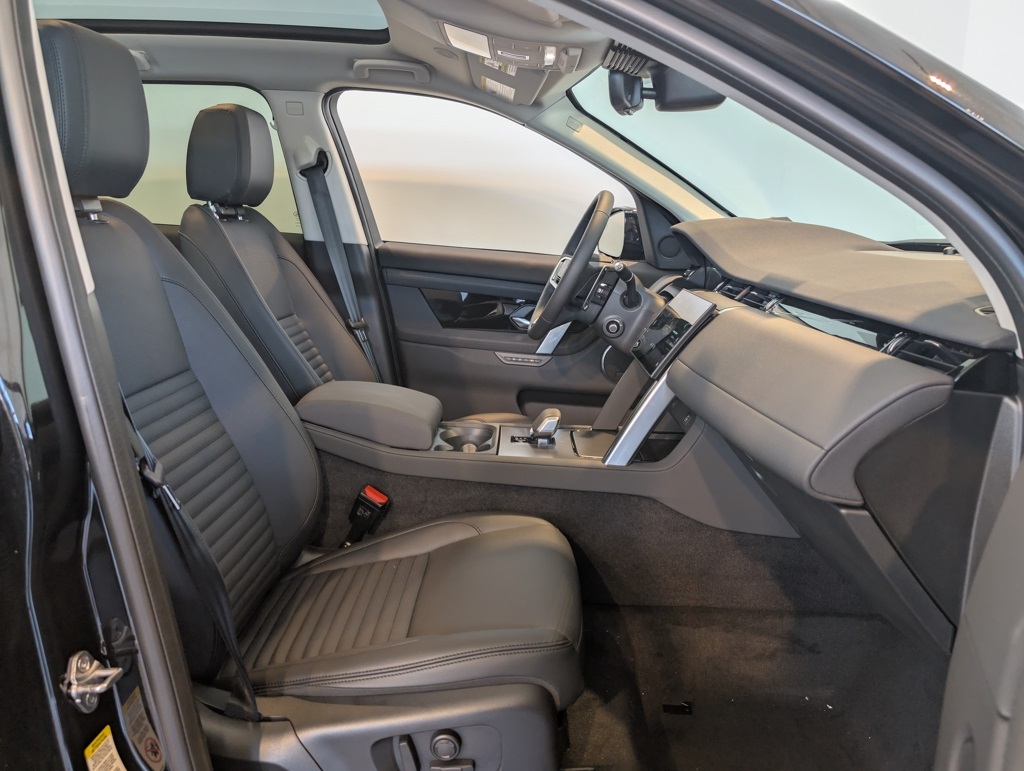 2025 Land Rover Discovery Sport S photo 24