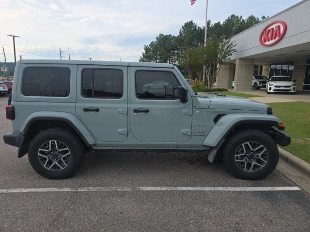 2024 Jeep Wrangler Sahara photo 3
