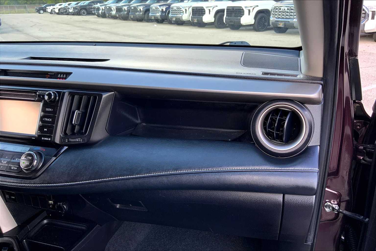 2018 Toyota RAV4 XLE photo 17