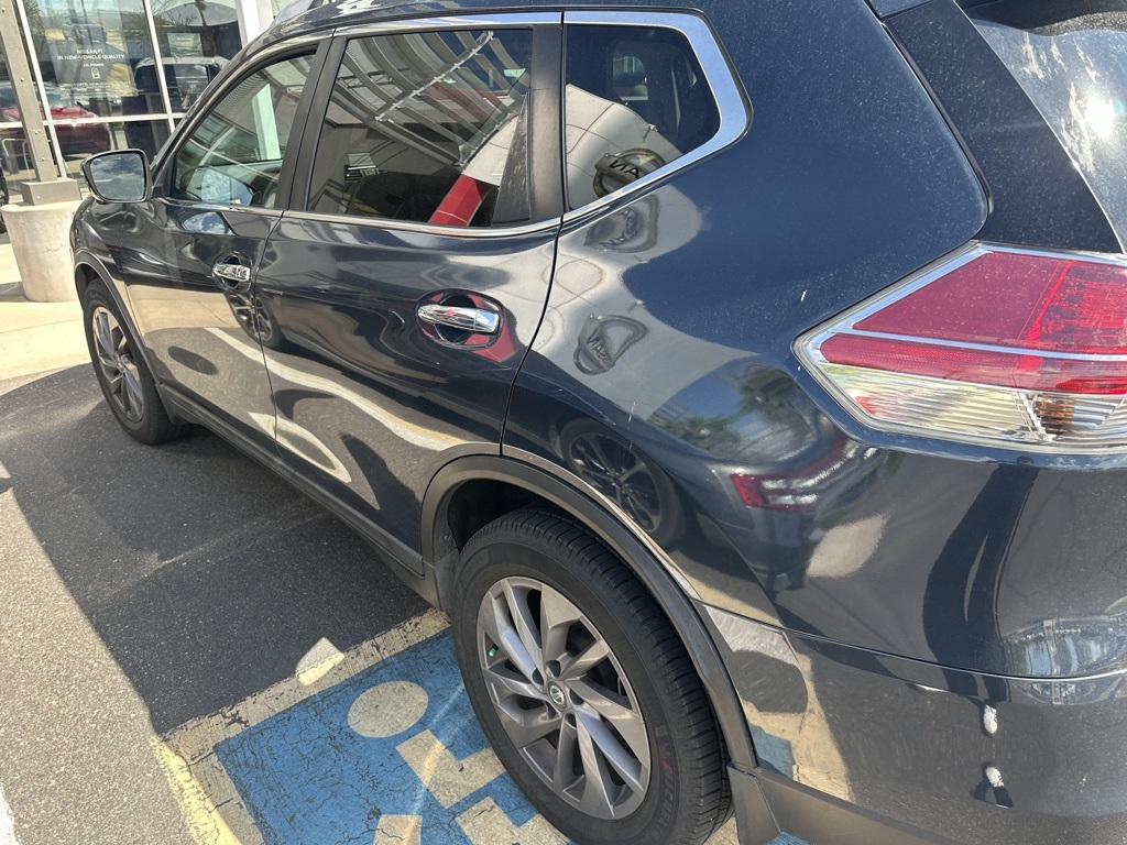 2016 Nissan Rogue SL photo 3