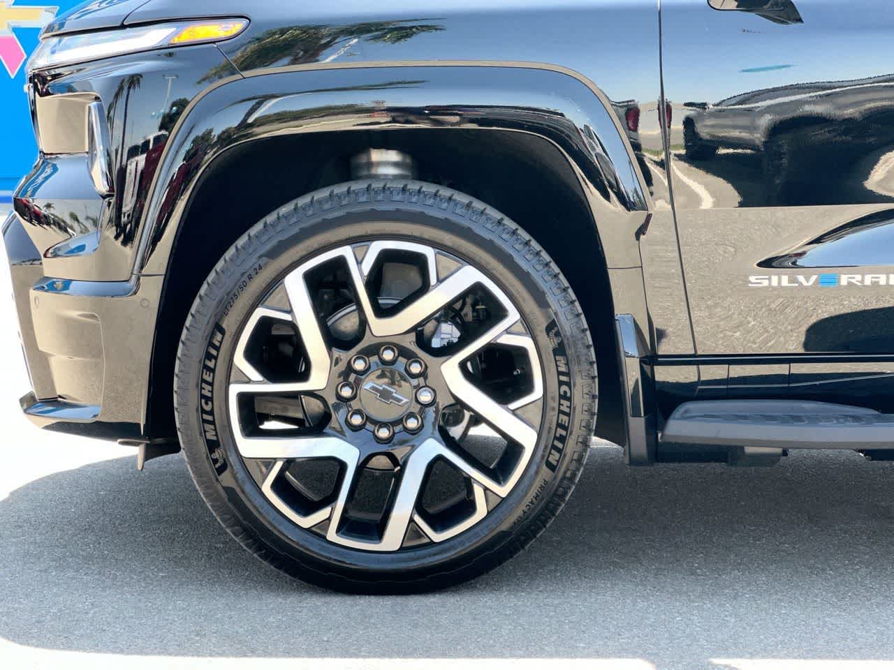2024 Chevrolet Silverado EV RST photo 32