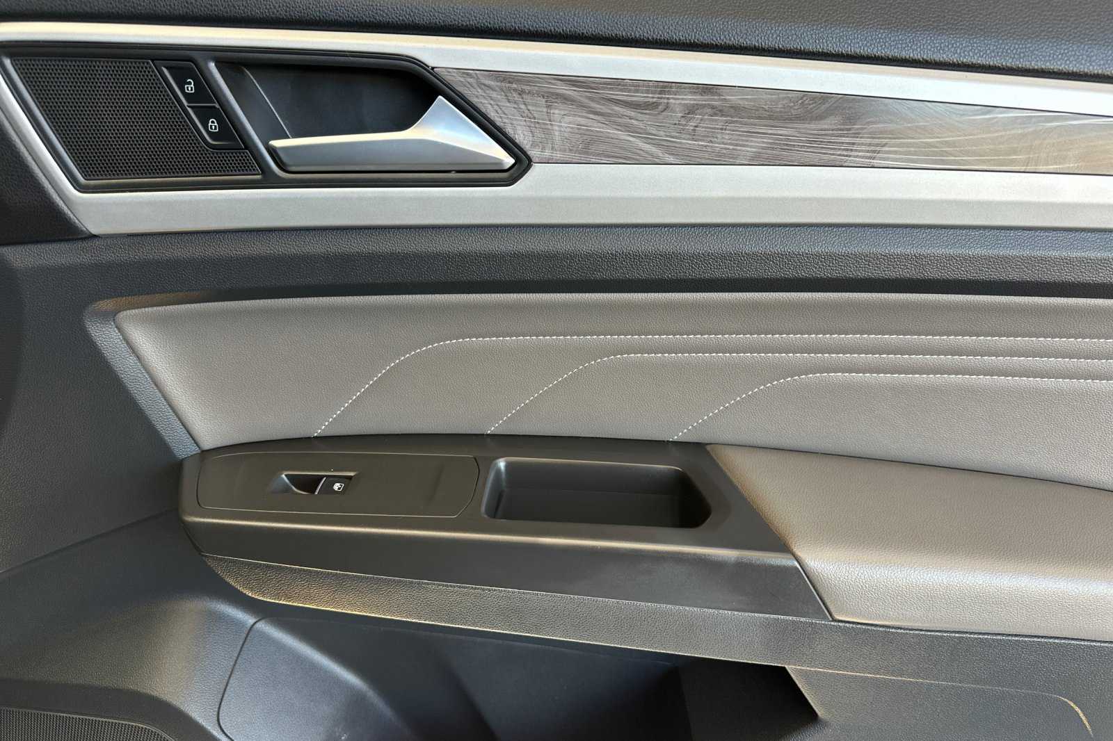 2022 Volkswagen Atlas Cross Sport V6 SE Technology photo 18