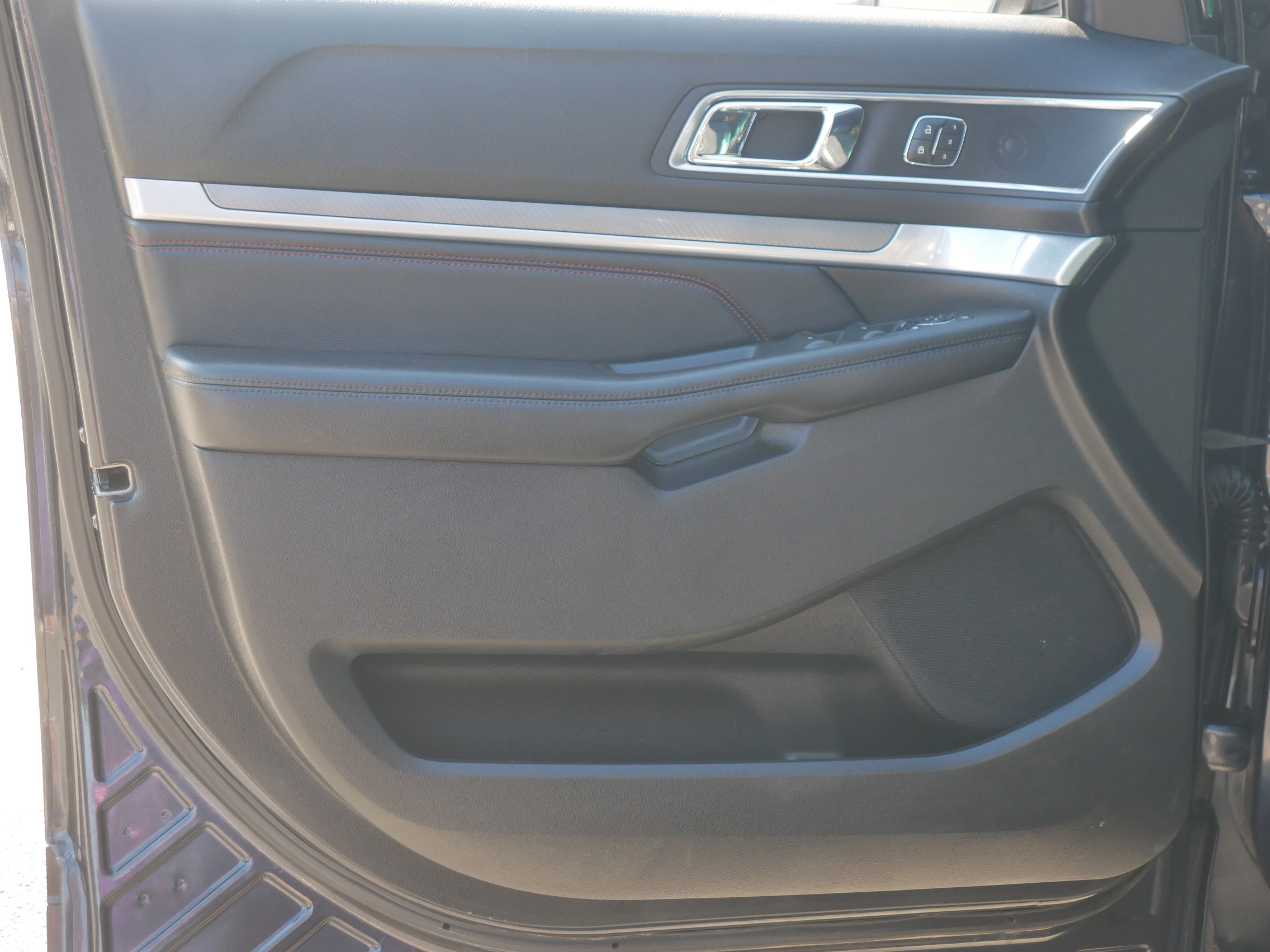 2017 Ford Explorer Sport photo 24