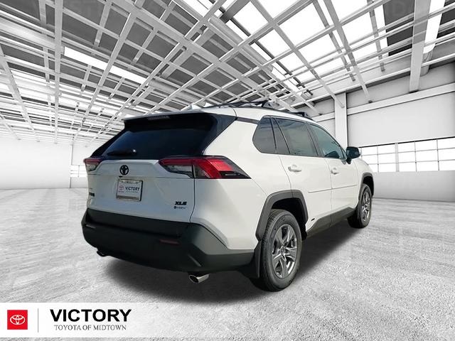 2025 Toyota RAV4 Hybrid XLE photo 2