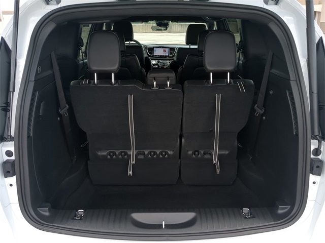 2026 Chrysler Voyager LX photo 12