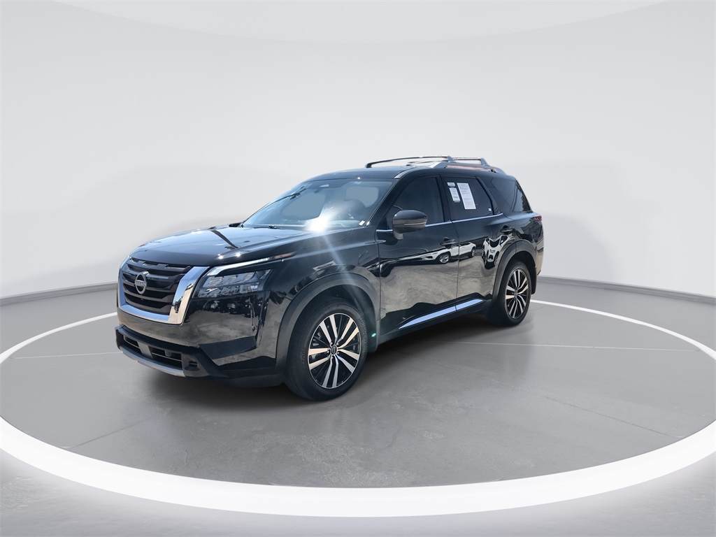 2025 Nissan Pathfinder Platinum photo 3