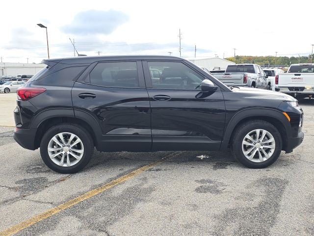 2023 Chevrolet Trailblazer LS photo 3