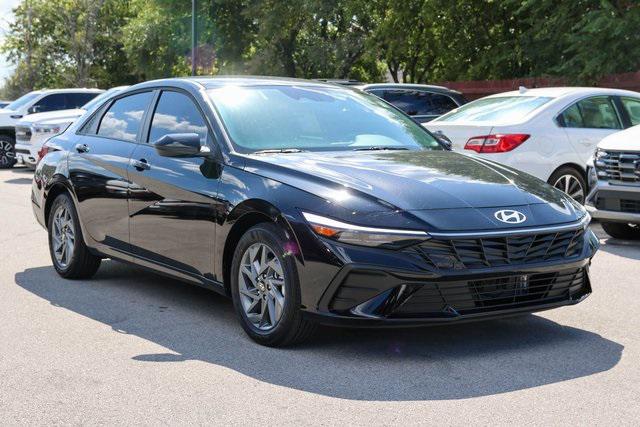 2025 Hyundai Elantra Blue's photo